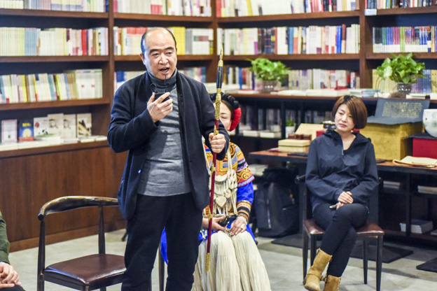 劉文濤：通過對(duì)每件兵器的復(fù)制，我們了解兵器造型與兵器制作的手藝，實(shí)現(xiàn)與古人的對(duì)話。