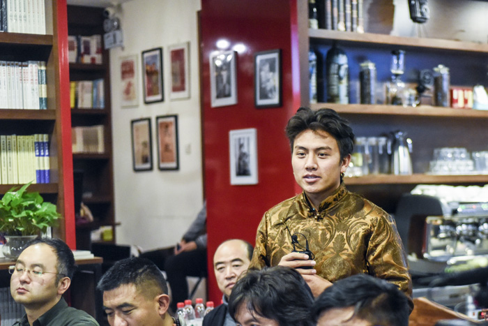安久家族老八：我們的家族一直在做技藝的傳承，這是我們的使命，我們應(yīng)該承擔(dān)起來。希望能用我學(xué)到的知識(shí)，把我們家族的技藝推廣到更廣大的市場(chǎng)。