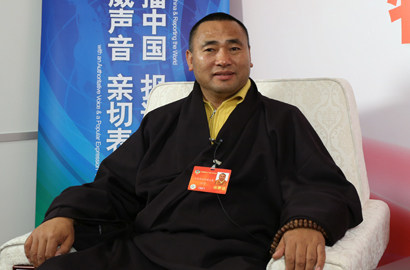 全國政協(xié)委員東寶仲巴·呼圖克圖做客新華網(wǎng)、中國政府網(wǎng)兩會訪談