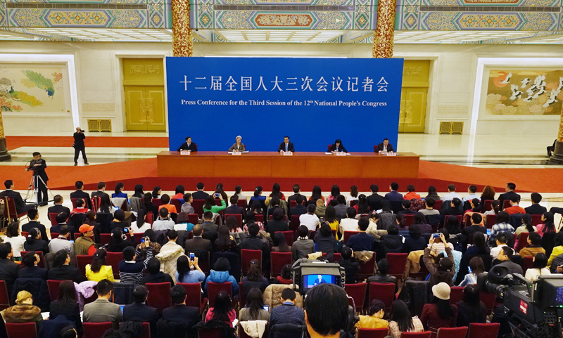 3月15日，國務院總理李克強在北京人民大會堂與中外記者見面，并回答記者提問。新華社記者 李賀 攝