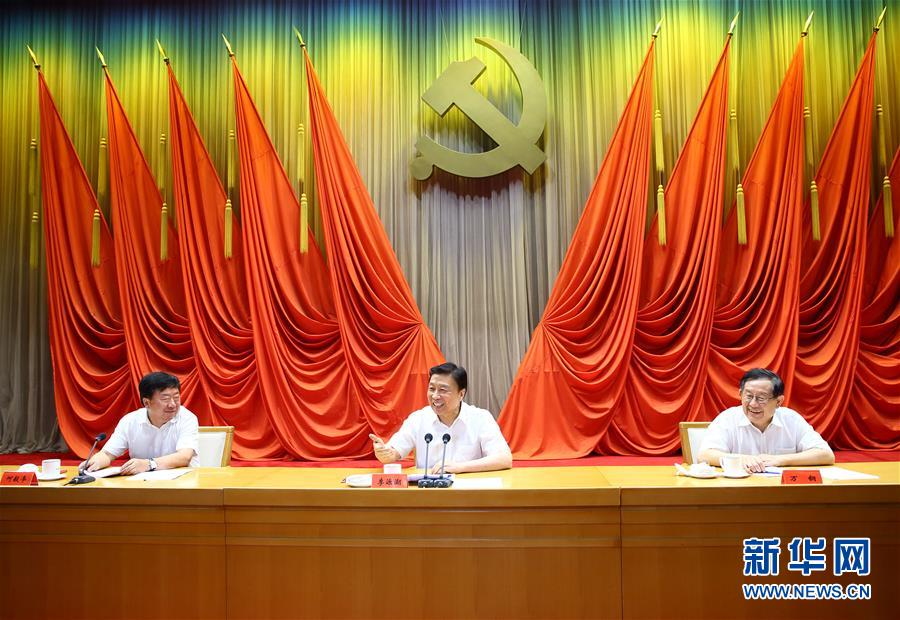 7月22日，中國科協(xié)和中央黨校聯(lián)合舉辦的科技領(lǐng)軍人才專題研修班在北京結(jié)業(yè)，中共中央政治局委員、國家副主席李源潮出席結(jié)業(yè)式并講話。新華社記者丁海濤攝