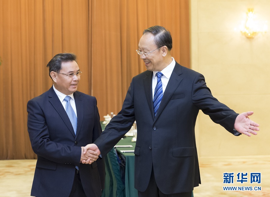 10月12日，中共中央書記處書記、全國政協(xié)副主席杜青林在北京會見來華訪問并出席“2016中國共產(chǎn)黨與世界對話會”的老撾人革黨中央政治局委員、建國陣線中央主席賽頌蓬·豐威漢率領(lǐng)的老撾人革黨代表團?！⌒氯A社記者丁海濤攝