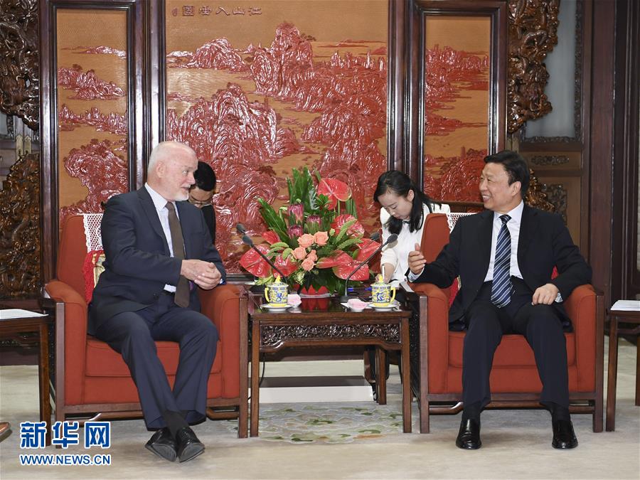 5月13日，國(guó)家副主席李源潮在北京會(huì)見(jiàn)來(lái)華出席“一帶一路”國(guó)際合作高峰論壇的第71屆聯(lián)合國(guó)大會(huì)主席湯姆森。 新華社記者 高潔 攝