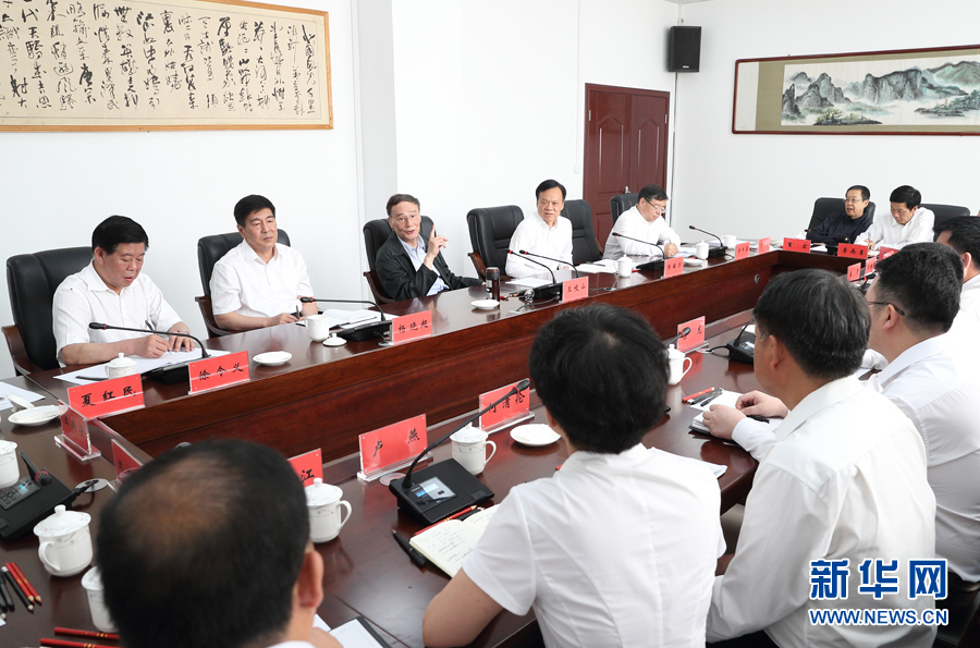 6月20日至22日，中共中央政治局常委、中央紀(jì)委書記王岐山在貴州省檢查紀(jì)檢監(jiān)察工作。這是6月21日，王岐山在修文縣委紀(jì)委座談會上講話。新華社記者 王曄 攝