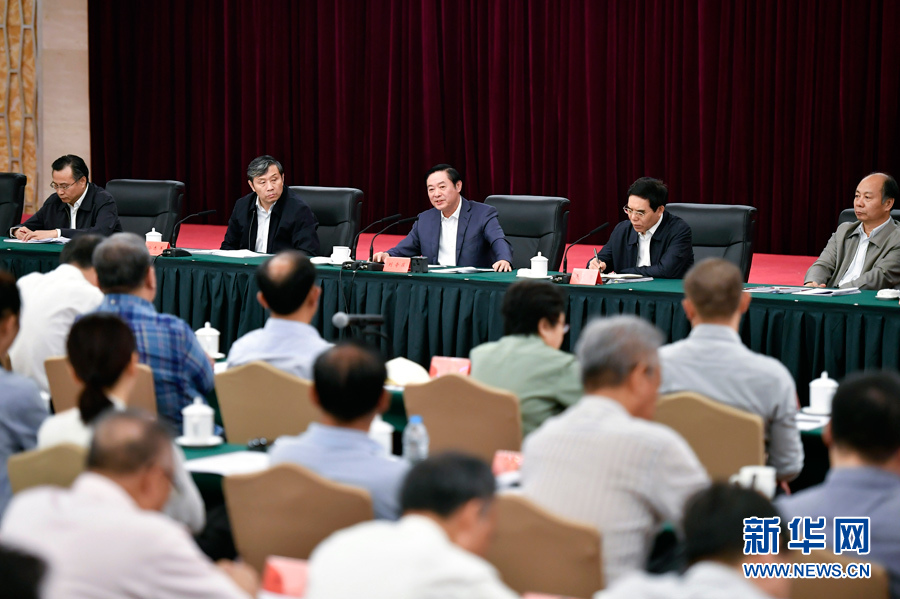 9月7日，中共中央政治局委員、中央書記處書記、中宣部部長劉奇葆在北京出席全國電視劇工作座談會并講話。 新華社記者 燕雁 攝

