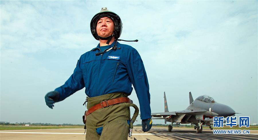 （新華全媒頭條·圖文互動(dòng)）（1）戰(zhàn)鷹，為祖國(guó)奮飛——記空軍航空兵某旅旅長(zhǎng)、特級(jí)飛行員郝井文