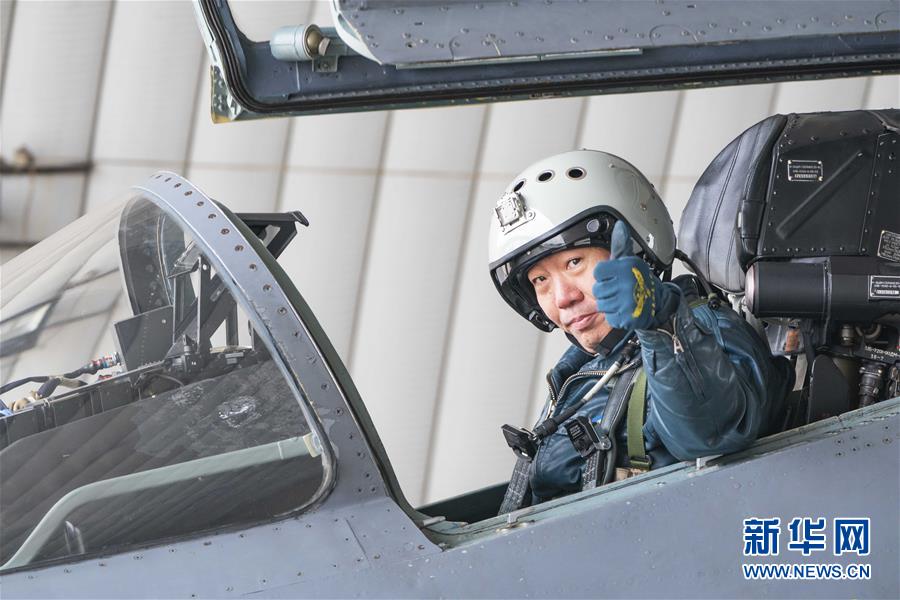（新華全媒頭條·圖文互動(dòng)）（4）戰(zhàn)鷹，為祖國(guó)奮飛——記空軍航空兵某旅旅長(zhǎng)、特級(jí)飛行員郝井文