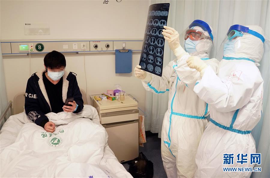 （新華全媒頭條·圖文互動(dòng)）（7）“與國(guó)家同舟，與人民共濟(jì)”——新冠肺炎重癥救治同濟(jì)醫(yī)院戰(zhàn)“疫”直擊