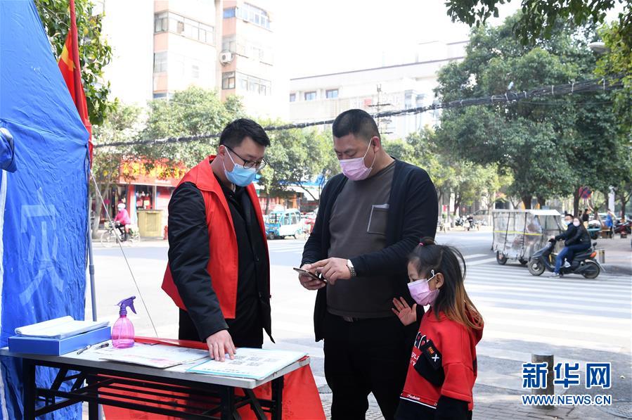（一線抗疫群英譜·圖文互動(dòng)）（1）“再年輕，也要學(xué)做頂梁柱”——記“95后”干警李文超