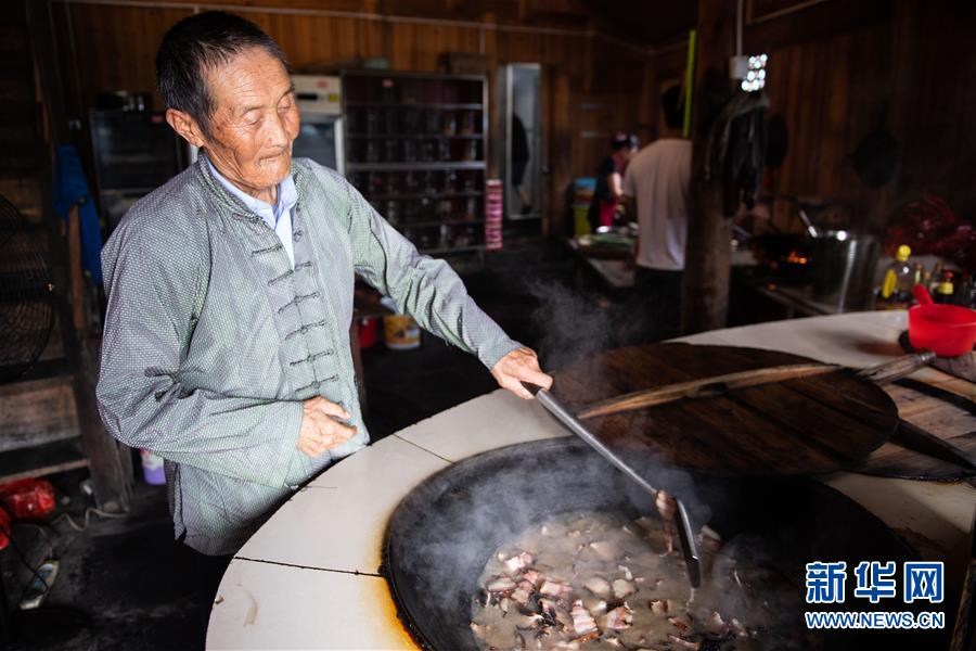 （新華全媒頭條·走向我們的小康生活·圖文互動(dòng)）（8）那山，那人，那苗寨——十八洞村三代人的奮斗史