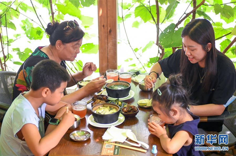 （在習(xí)近平新時代中國特色社會主義思想指引下——新時代新作為新篇章·習(xí)近平總書記關(guān)切事·圖文互動）（6）珍惜盤中餐，狠剎浪費風(fēng)——各地積極行動堅決制止餐飲浪費