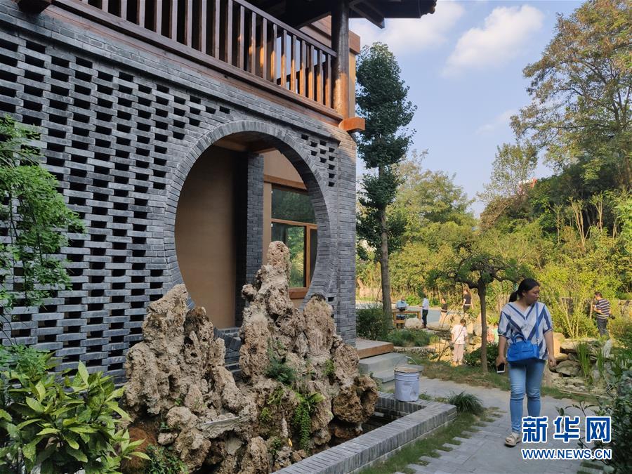 （走向我們的小康生活·圖文互動）（1）游客來了，小康近了——生態(tài)旅游引領湖北山區(qū)蝶變二三事