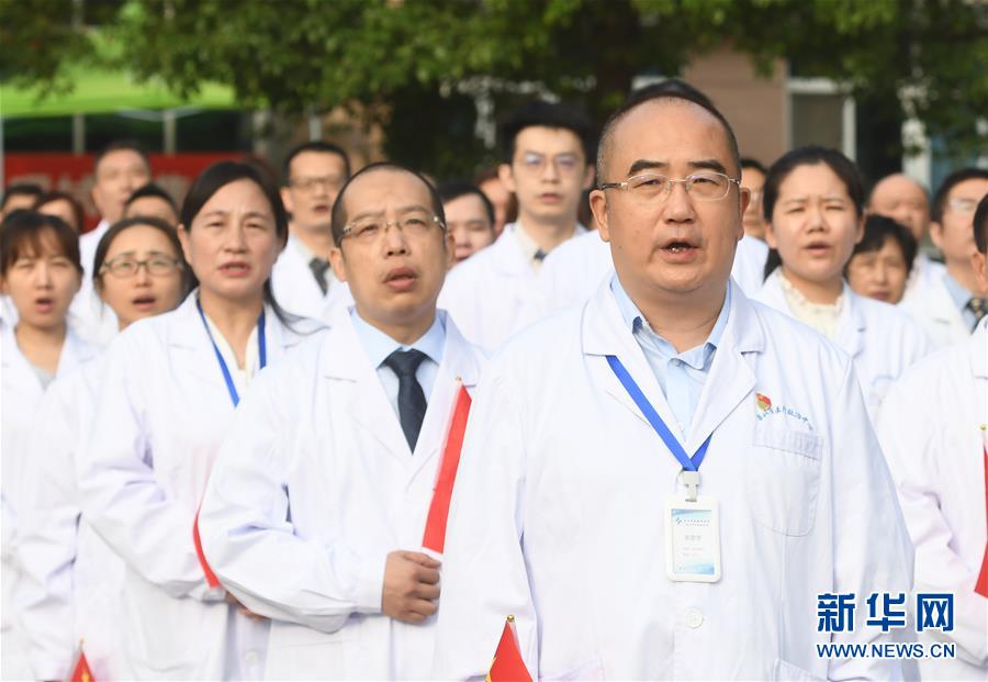 （抗疫先進事跡·圖文互動）（2）張定宇：疫情“暴風(fēng)眼”里，“漸凍”之軀與時間賽跑