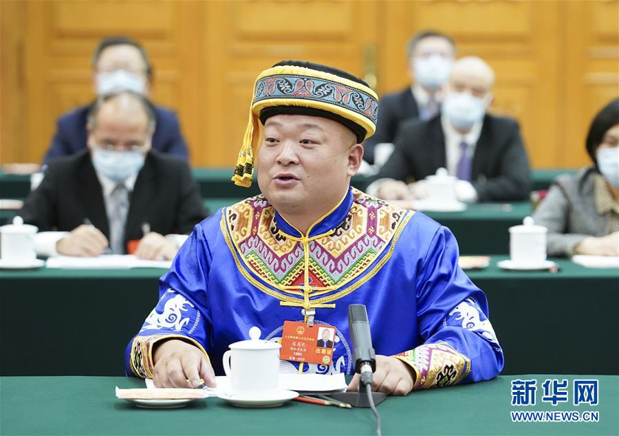 （新華全媒頭條·圖文互動）（8）從人民中汲取磅礴力量——習近平總書記同出席2020年全國兩會人大代表、政協(xié)委員共商國是紀實