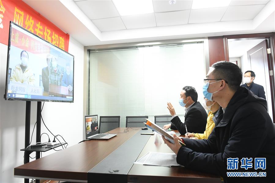 （新華全媒頭條·圖文互動）（18）從人民中汲取磅礴力量——習近平總書記同出席2020年全國兩會人大代表、政協(xié)委員共商國是紀實