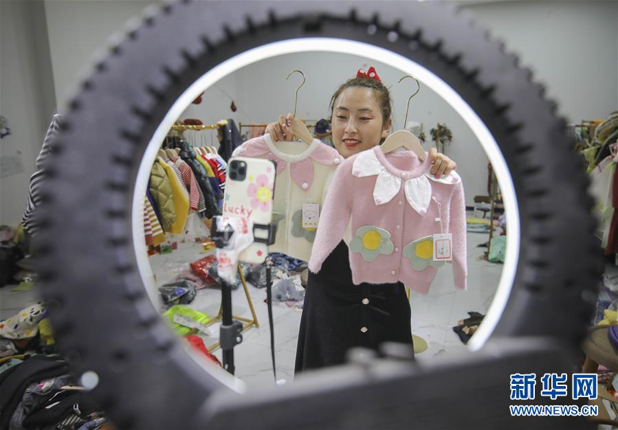 （新華全媒頭條·兩會精神看落實·圖文互動）（4）培育新機 開辟新局——落實全國兩會精神激發(fā)經濟發(fā)展新動能述評