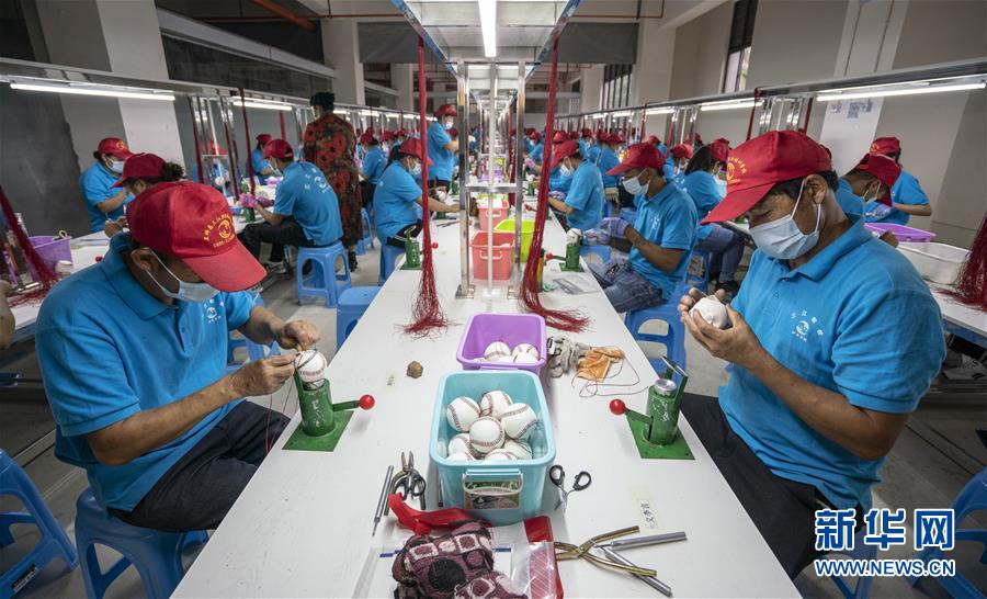 （新華全媒頭條·兩會精神看落實·圖文互動）（7）培育新機 開辟新局——落實全國兩會精神激發(fā)經濟發(fā)展新動能述評
