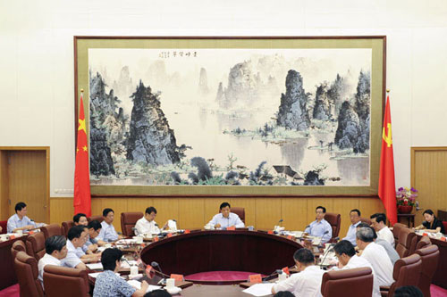 劉云山主持召開中央黨的群眾路線教育實(shí)踐活動(dòng)領(lǐng)導(dǎo)小組第二次會議