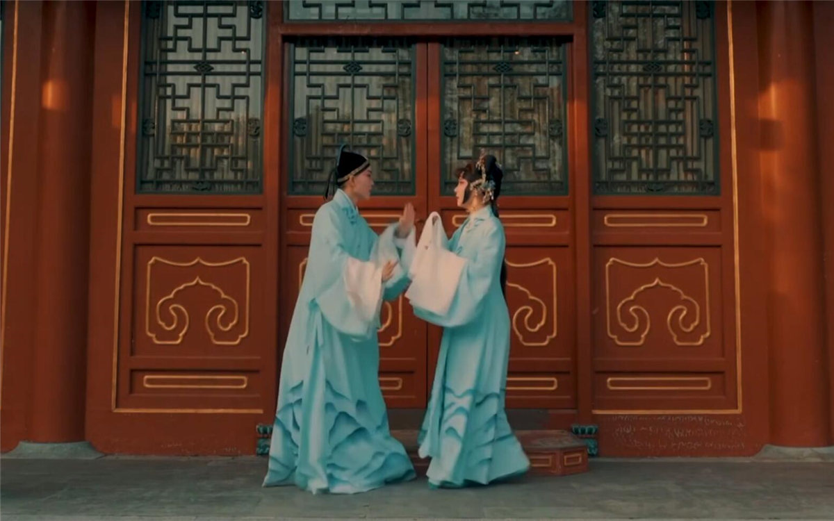 如花美眷，似水流年，說(shuō)的是戲中詞，道的是人間情