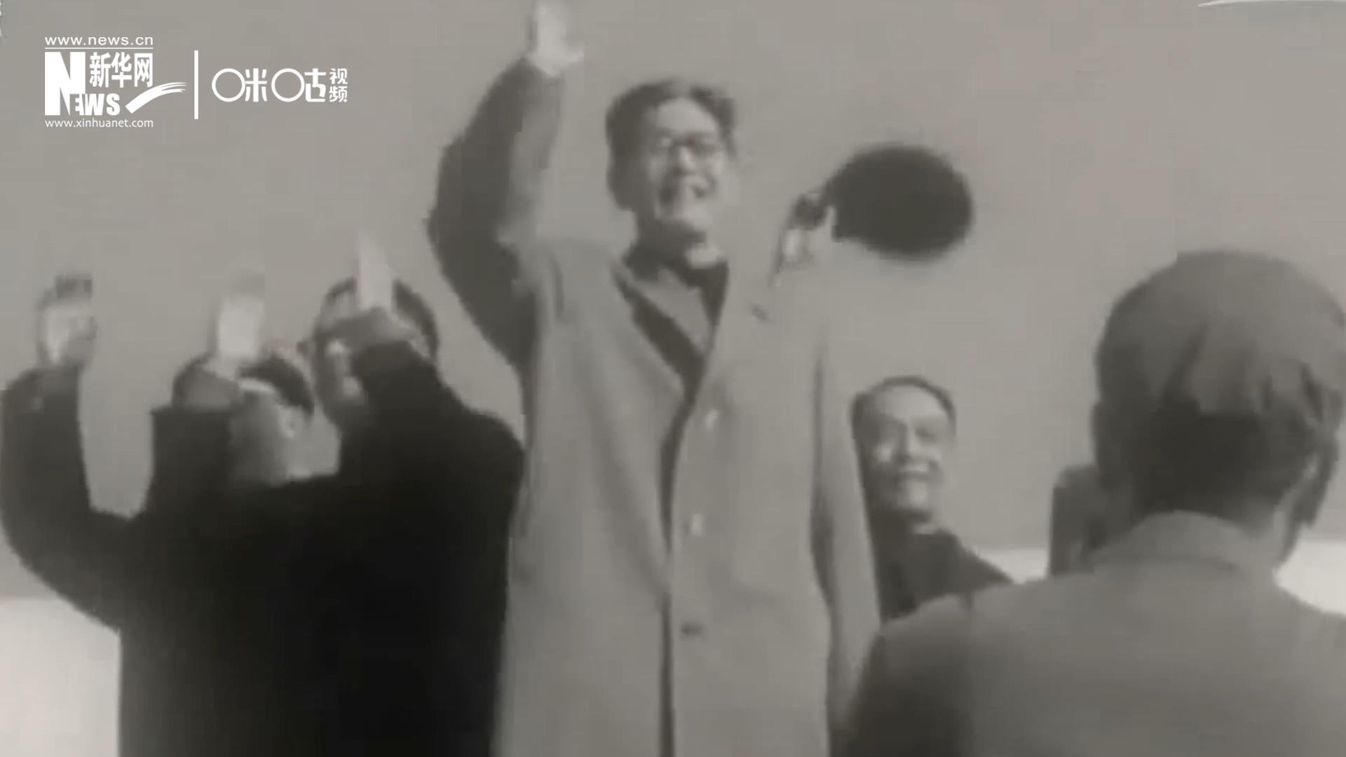 1971年11月9日，全新成立的中國(guó)聯(lián)合國(guó)代表團(tuán)在群眾的歡呼與掌聲中登上專機(jī)，正式開(kāi)啟了中國(guó)的聯(lián)合國(guó)之旅。