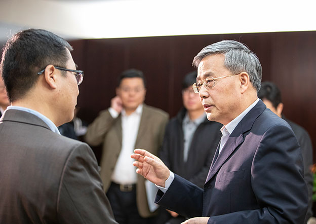 讓銀行業(yè)金融機(jī)構(gòu)愿意做、能夠做、也會(huì)做民營企業(yè)業(yè)務(wù)