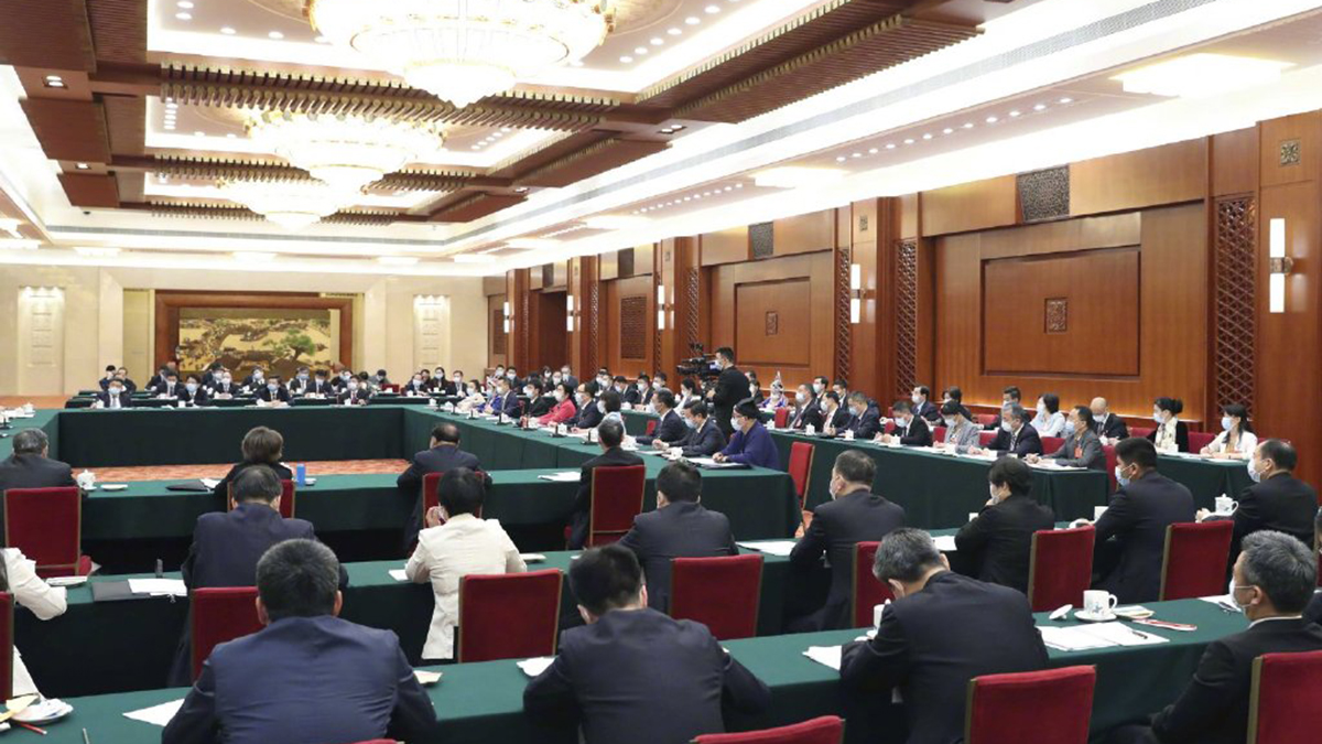 出席十三屆全國(guó)人大三次會(huì)議的代表團(tuán)分組審議政府工作報(bào)告，來(lái)看審議現(xiàn)場(chǎng)