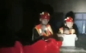 整理箱變小船 小朋友，消防員叔叔來了！