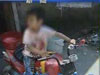 司機(jī)太小！3歲幼童駕"車"上路找媽媽