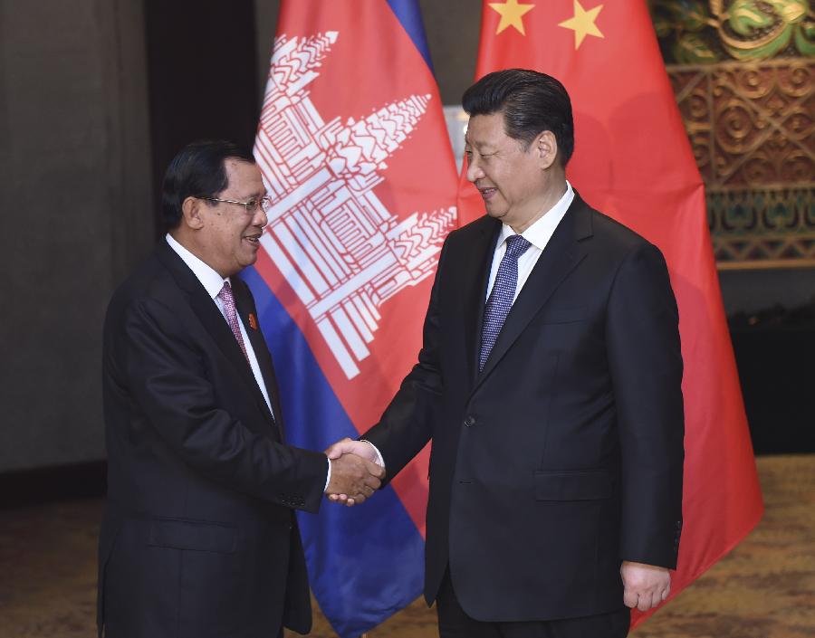4月23日，國(guó)家主席習(xí)近平在雅加達(dá)會(huì)見柬埔寨首相洪森。新華社記者張鐸攝 